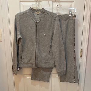 Burberry Vintage sweatsuit. Grey size Medium.